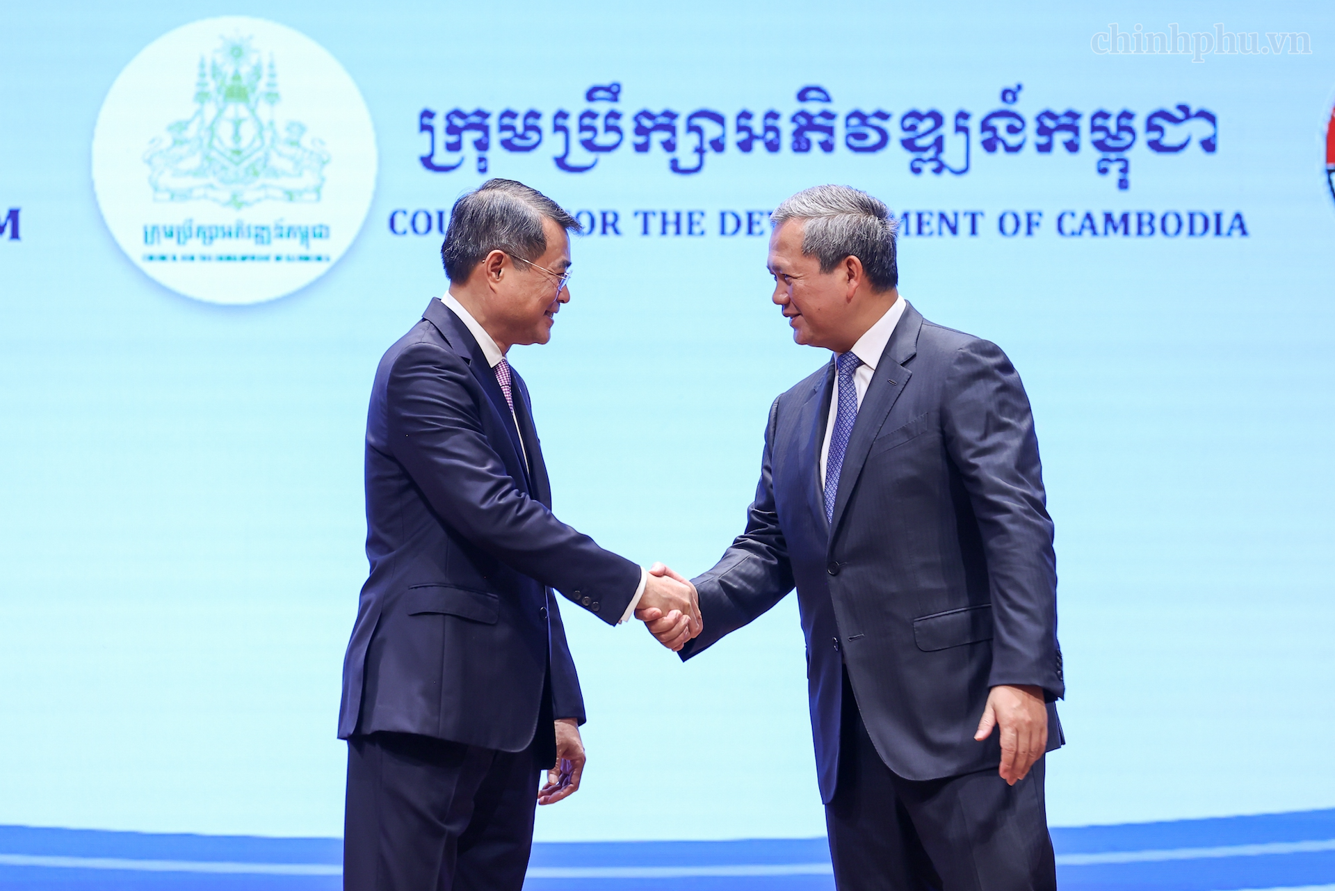 https://static-images.vnncdn.net/vps_images_publish/000001/000003/2026/10/11/thu-tuong-chinh-phu-le-minh-hung-va-thu-tuong-chinh-phu-campuchia-hun-manet-du-dien-dan-doanh-nghiep-viet-nam-campuchia--733.png