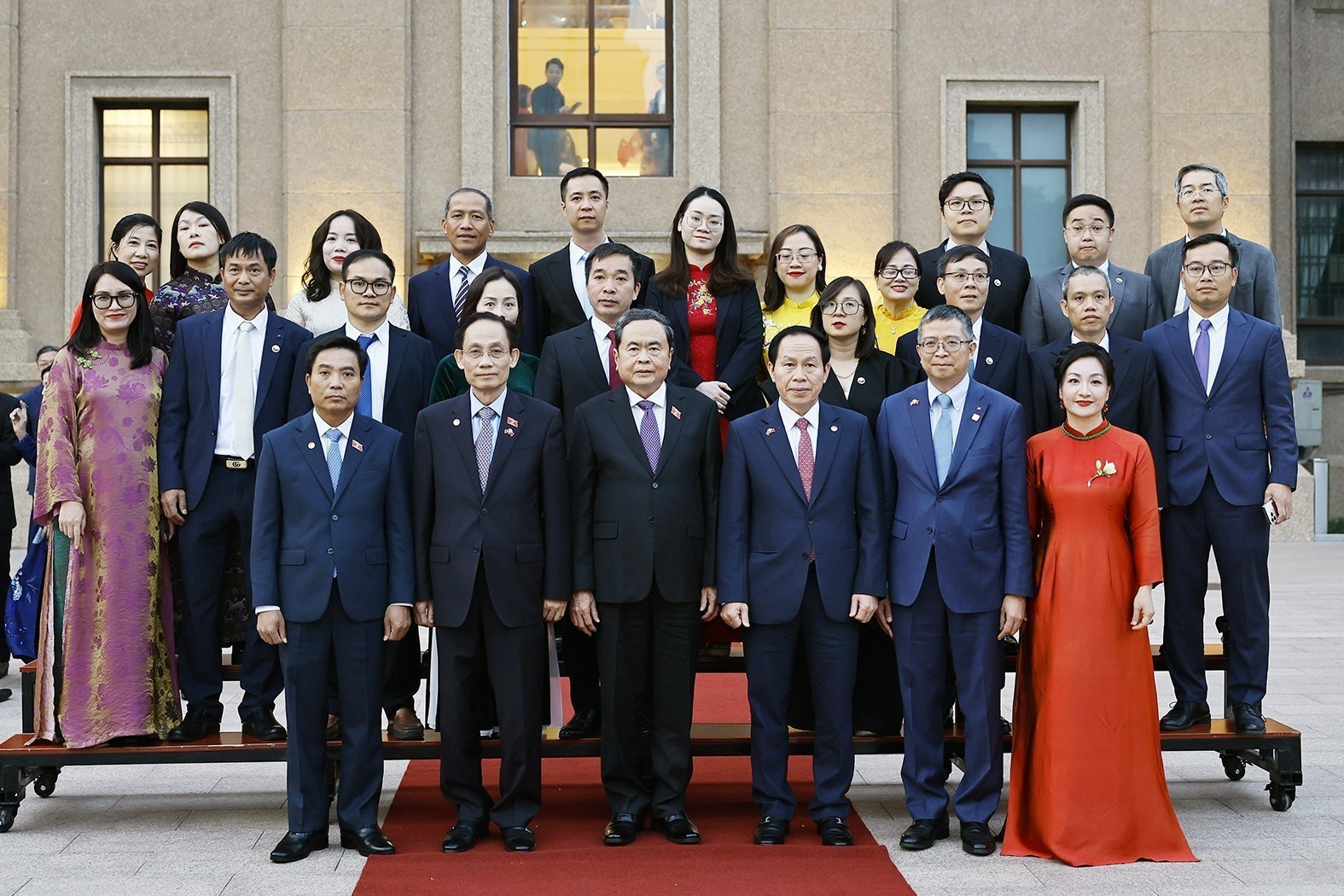 vnapotalchutichquochoitranthanhmangapgocongdongnguoivietnamtaitrungquoc9080824 1791721598744844418283.jpg