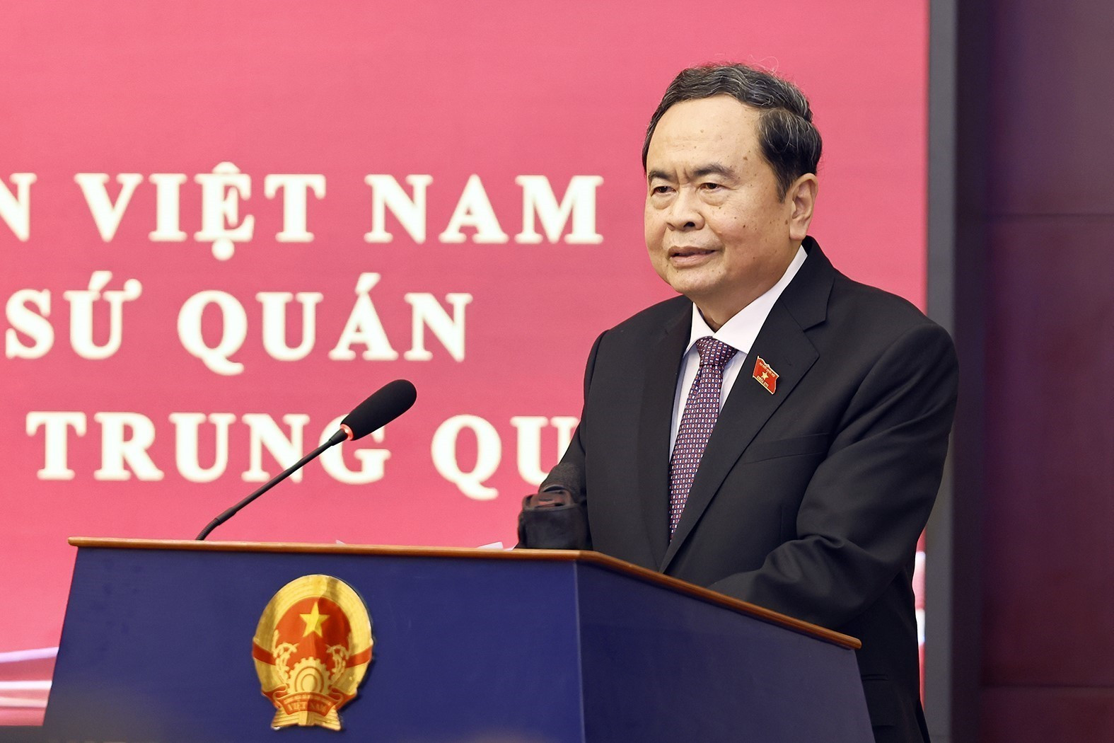 vnapotalchutichquochoitranthanhmangapgocongdongnguoivietnamtaitrungquoc9080841 17917215447061271530072.jpg