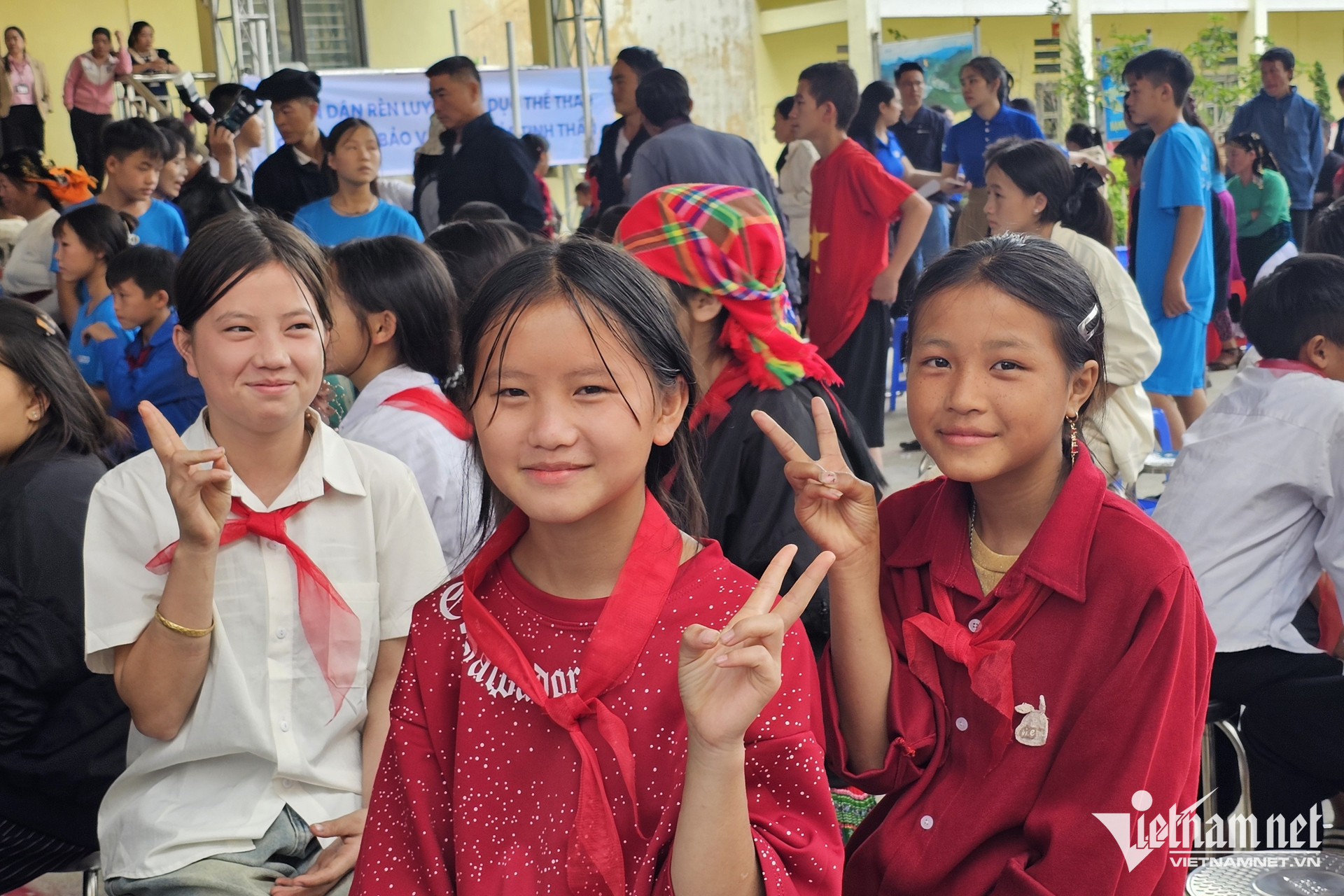 Box https://static-images.vnncdn.net/vps_images_publish/000001/000003/2026/10/11/w-hoc-sinh-dan-toc-thieu-so-tuyen-quang-2-2337.jpg