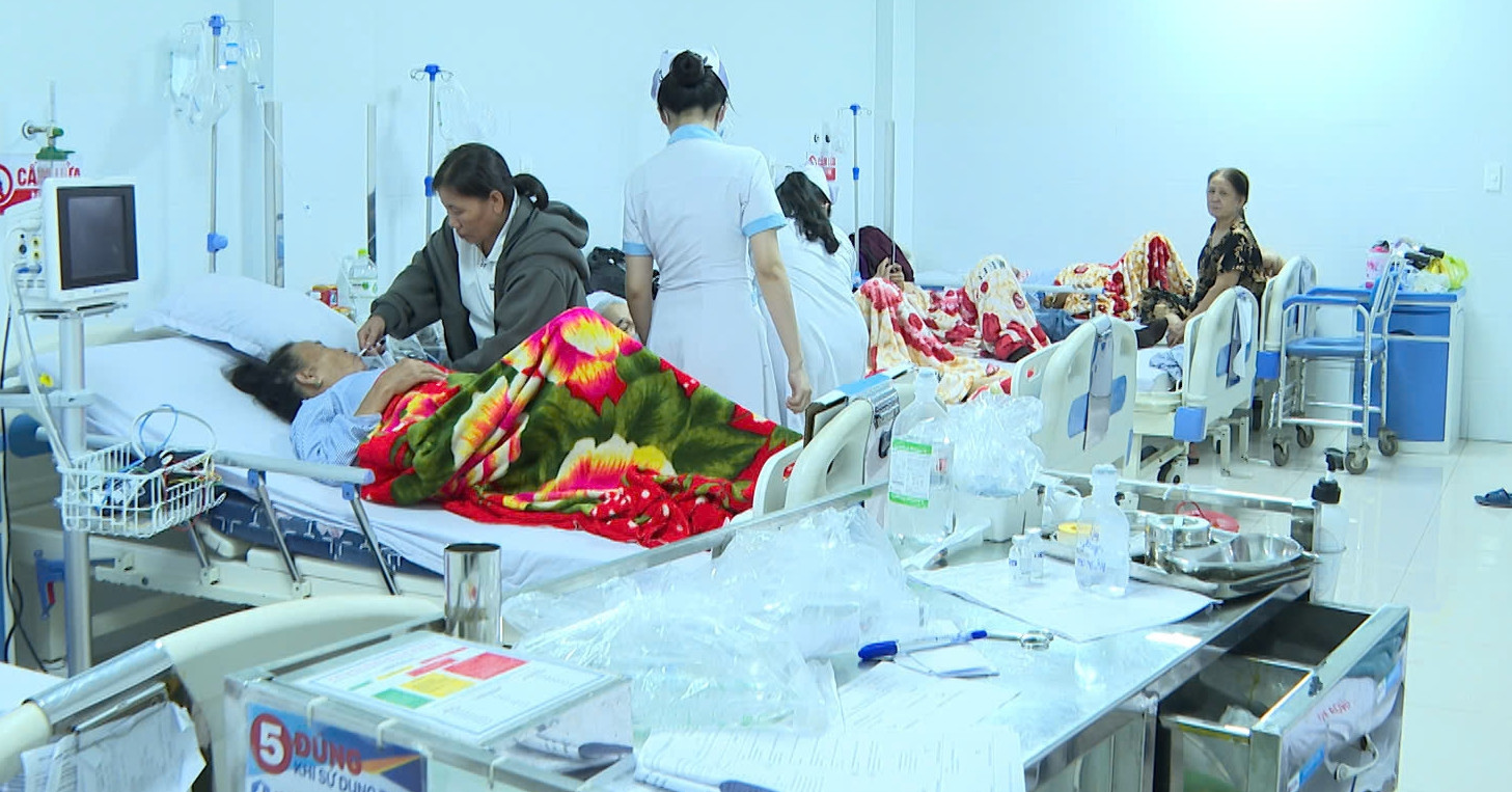 135 người nghi ngộ độc sau ăn bánh mì, Quảng Ngãi chỉ đạo khẩn