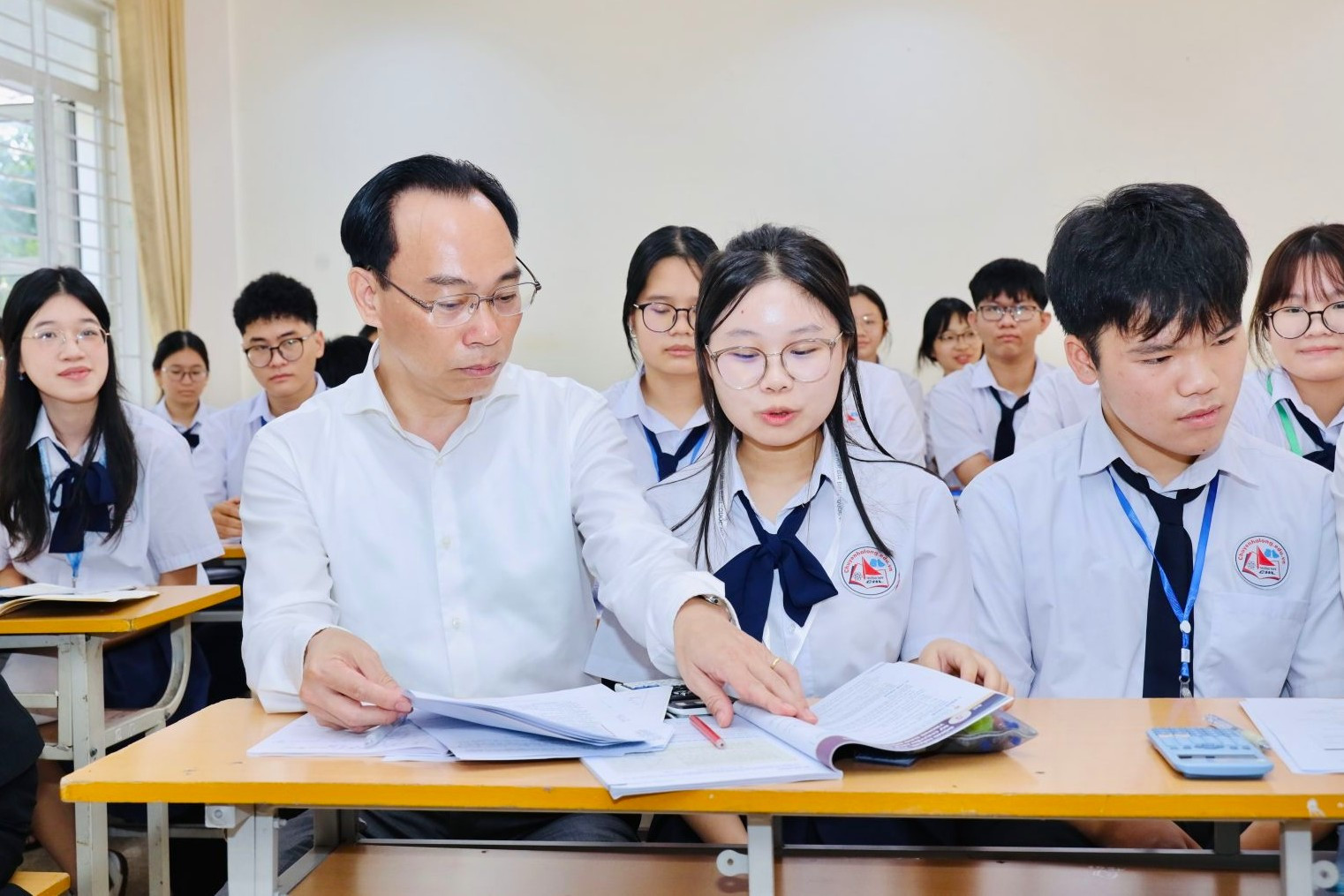 Bộ trưởng GD ĐT Hoàng Minh Sơn.jpg