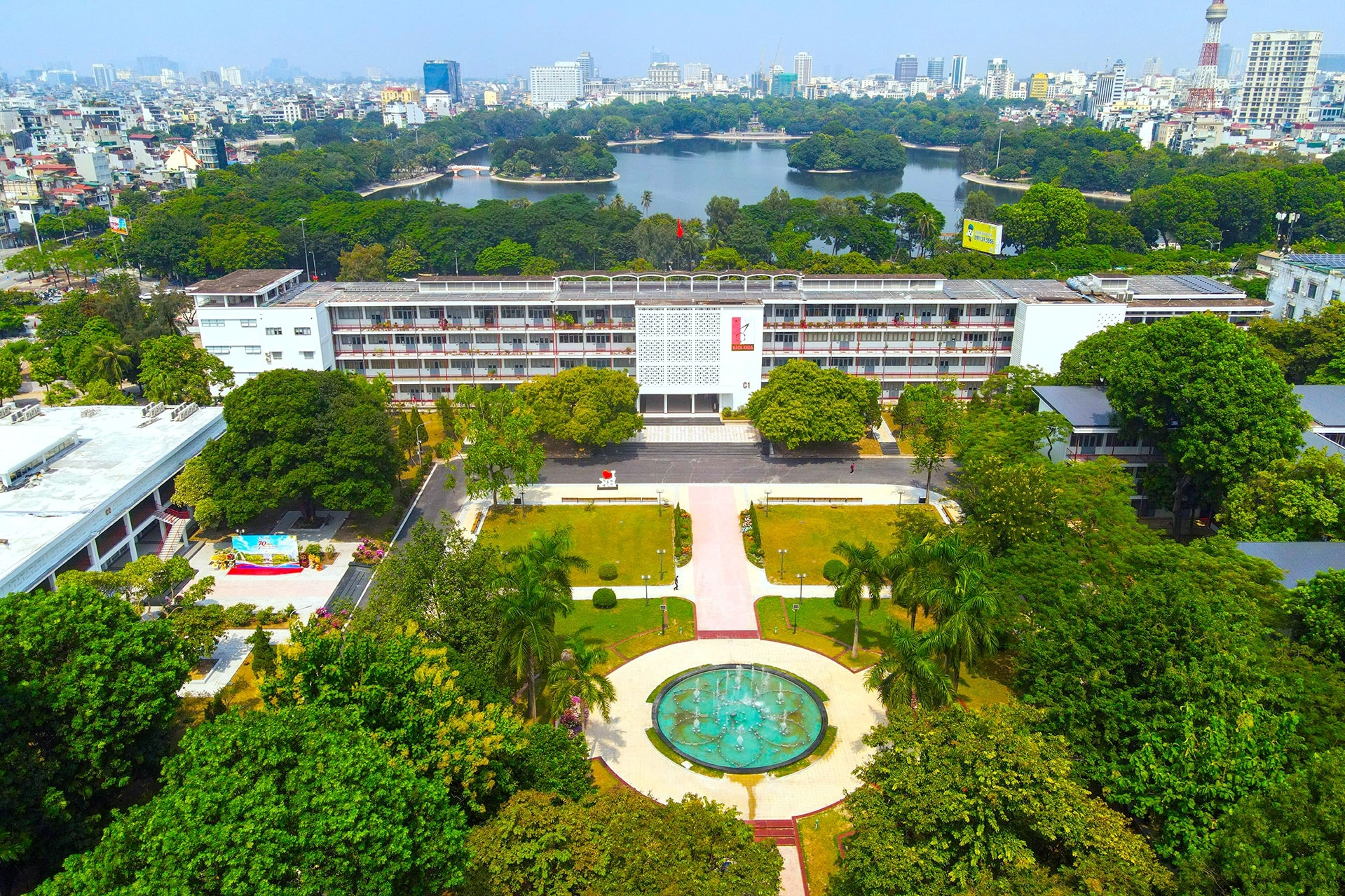Đại học rộng nhất nội thành Hà Nội, được ví như 'MIT Việt Nam'