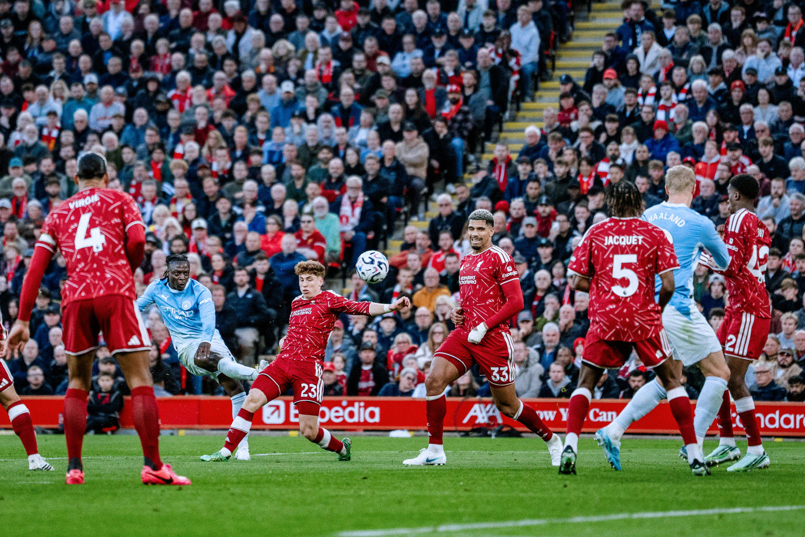 Doku Liverpool Man City 1.jpg