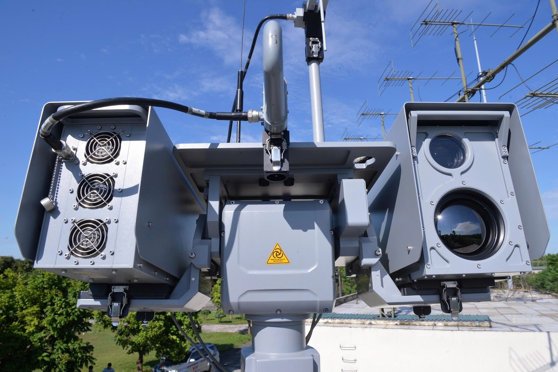 Hình ảnh khí tài hiện đại bảo vệ sân bay Nội Bài, sẵn sàng chế áp UAV siêu nhỏ