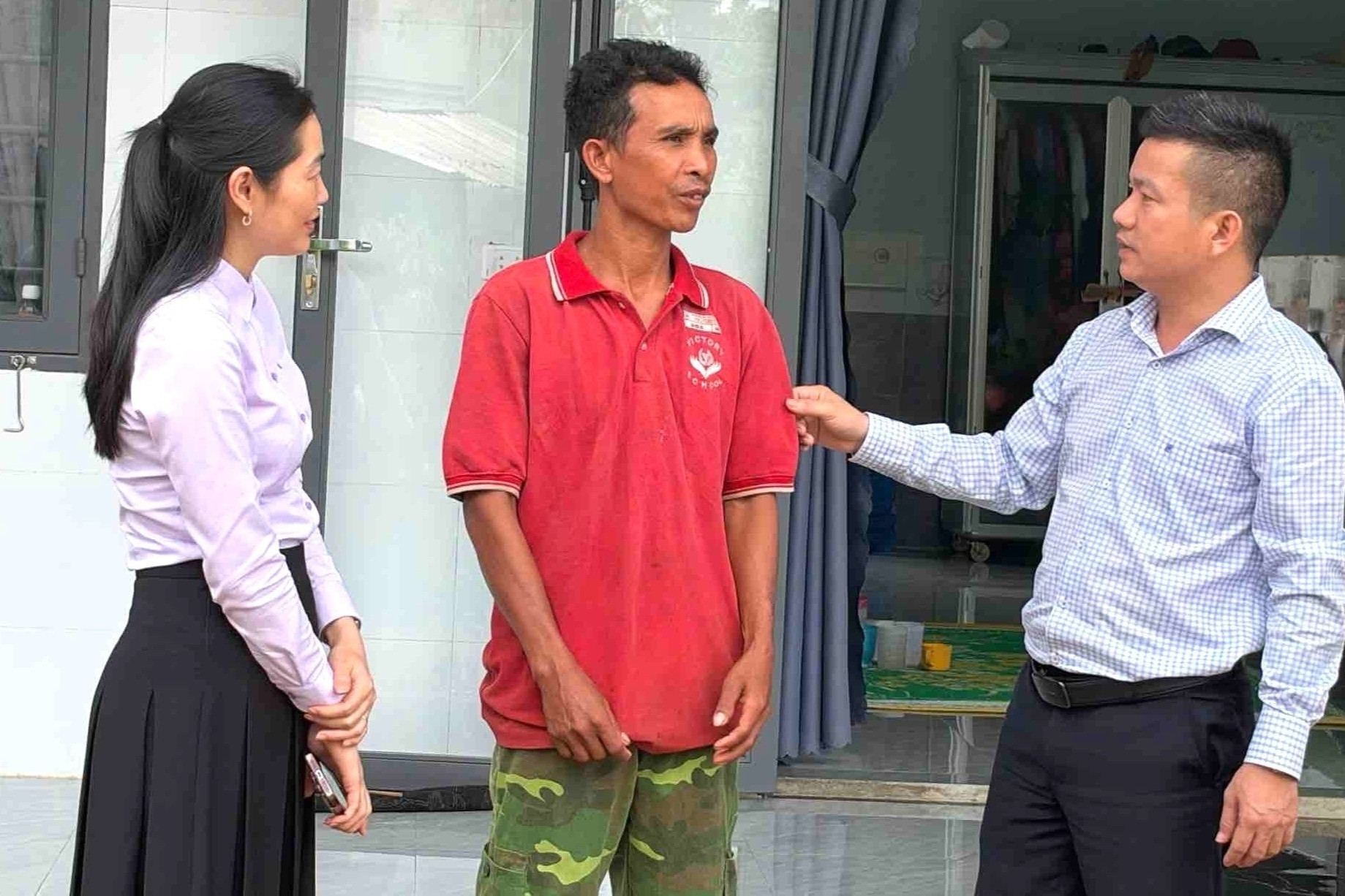 Những chi bộ 'đỡ đầu' giúp người dân vùng khó Ea M'Droh thoát nghèo