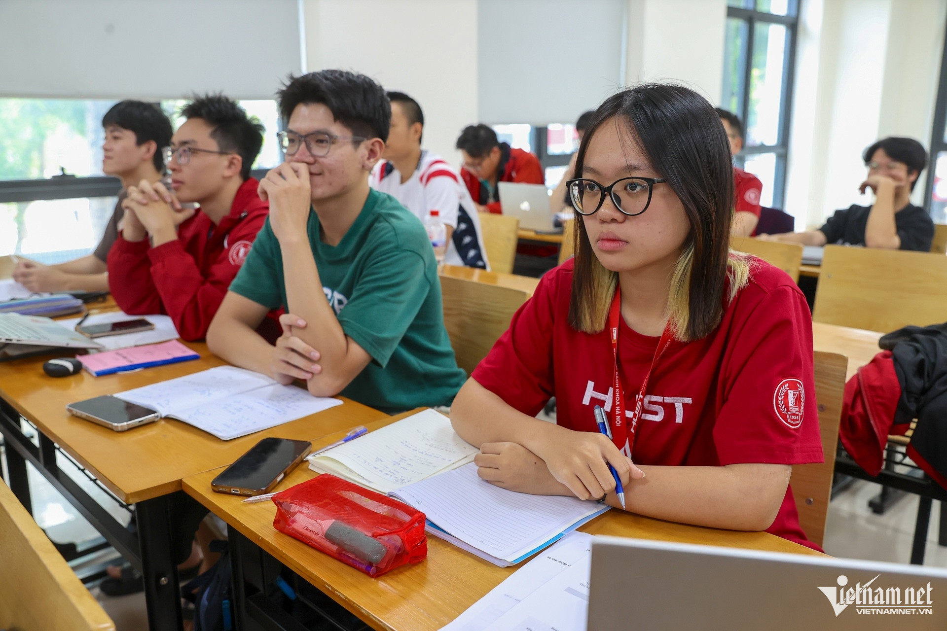 https://static-images.vnncdn.net/vps_images_publish/000001/000003/2026/10/12/w-bach-khoa-ha-noi-2661-2572.jpg
