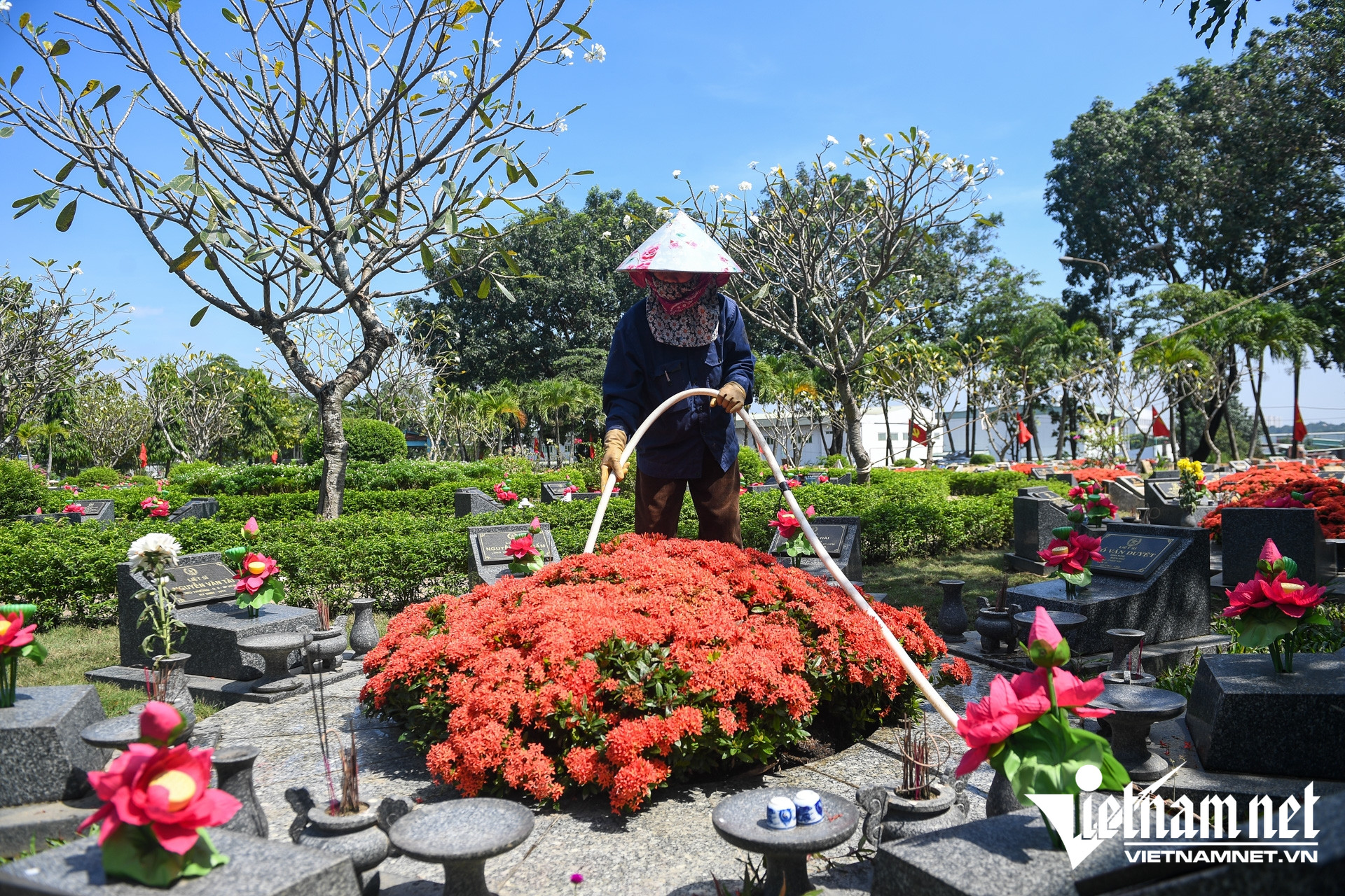 W-Nghĩa trang liệt sĩ TPHCM nguyễn huế.jpg
