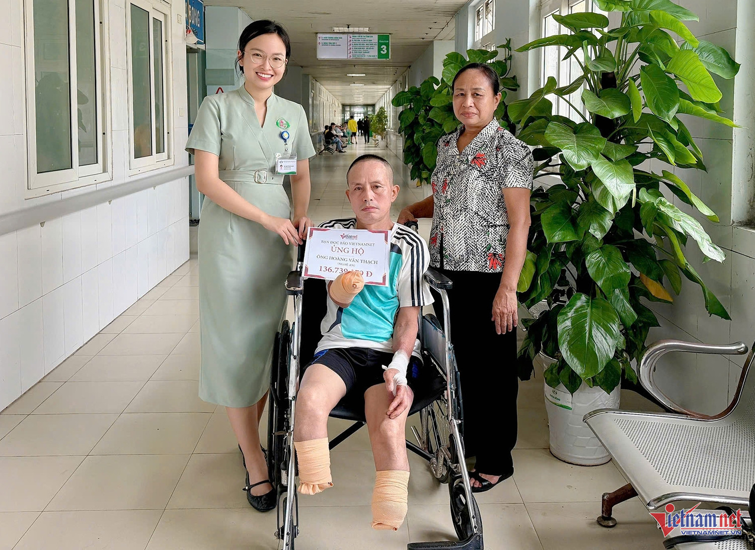 W-trao tiền ông Thạch.jpg