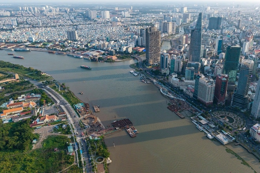 Cấm luồng sông Sài Gòn để hợp long cầu đi bộ nghìn tỷ đồng