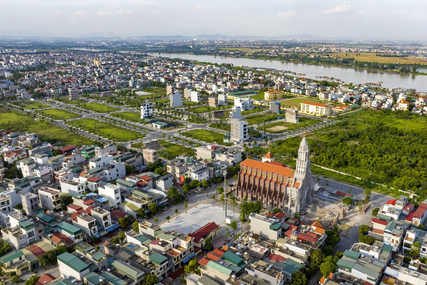 Con trai bán nhà nhận đủ tiền, gửi mẹ ruột ở nhờ rồi không rời đi