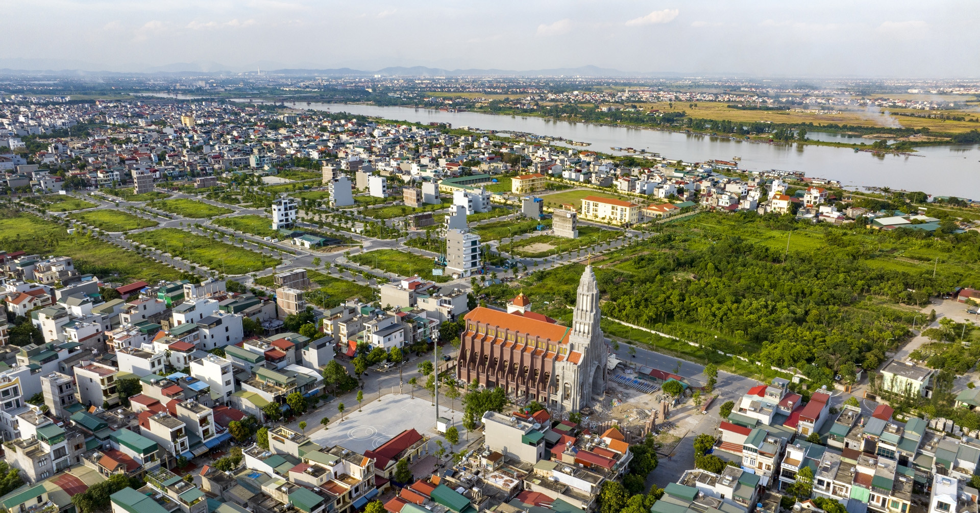 Con trai bán nhà nhận đủ tiền, gửi mẹ ruột ở nhờ rồi không rời đi