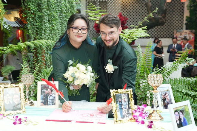 Cưới chàng trai Mỹ sau 8 năm yêu, cô dâu Cà Mau tổ chức đám cưới chay hơn 15 món