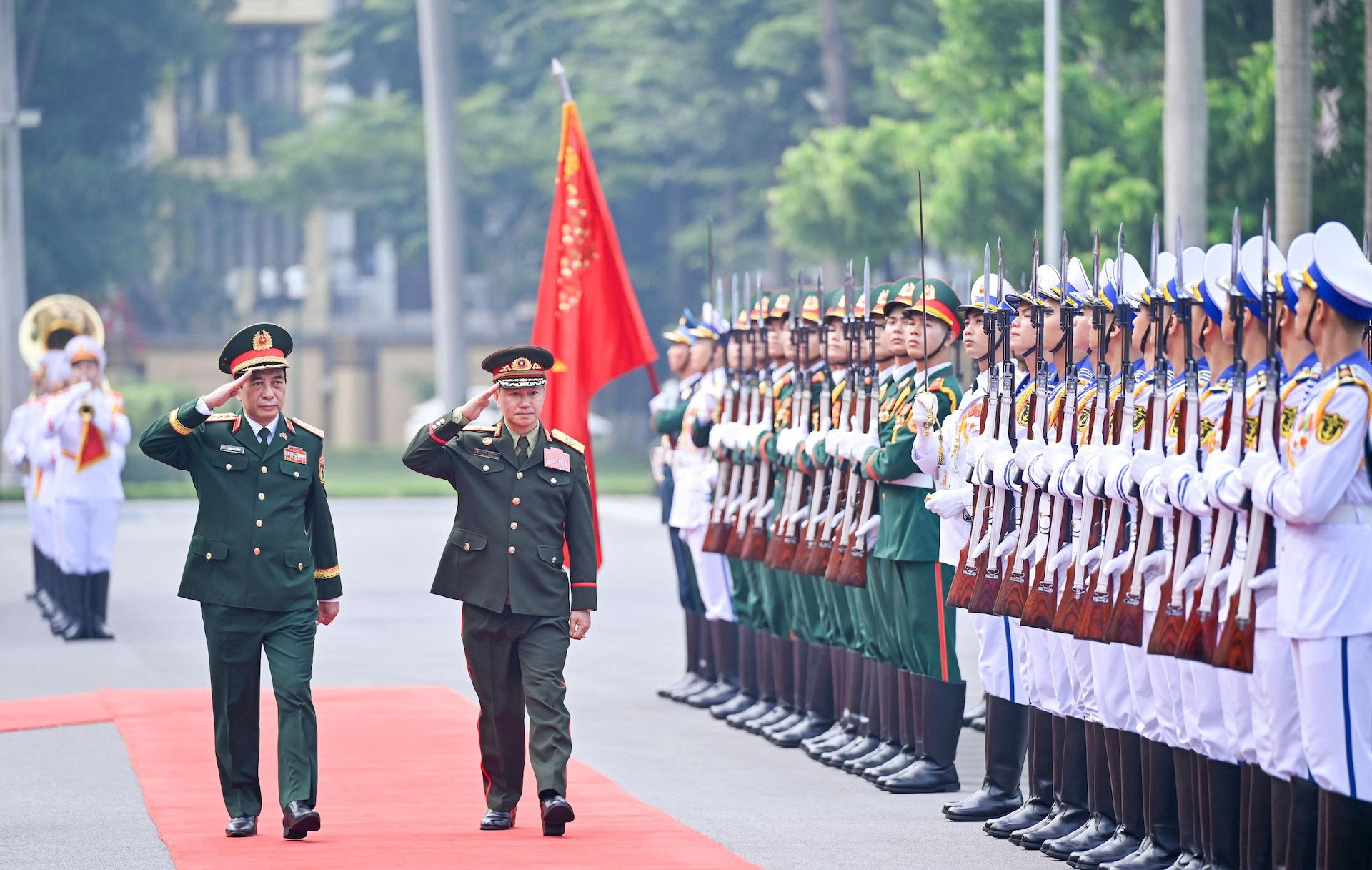 Đại tướng Phan Văn Giang chủ trì lễ đón Phó thủ tướng, Bộ trưởng Bộ Quốc phòng Lào