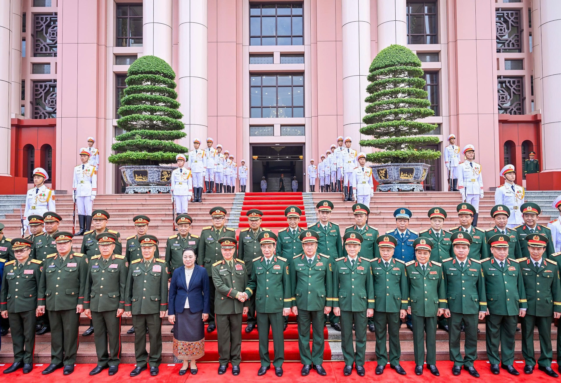 Đại tướng Phan Văn Giang chủ trì lễ đón Phó thủ tướng, Bộ trưởng Bộ Quốc phòng Lào