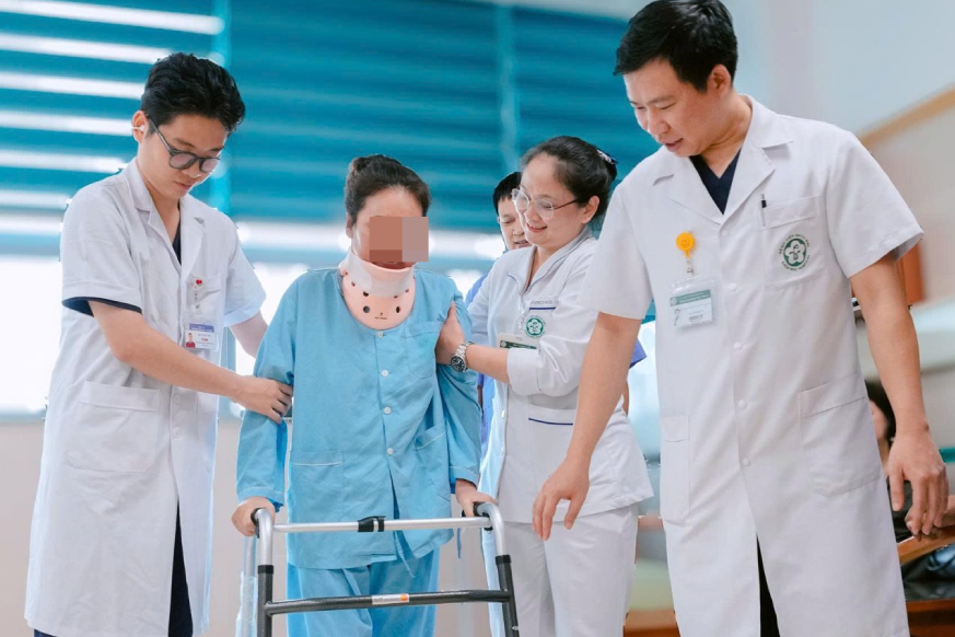 Hàng nghìn người nước ngoài đến Việt Nam chữa bệnh
