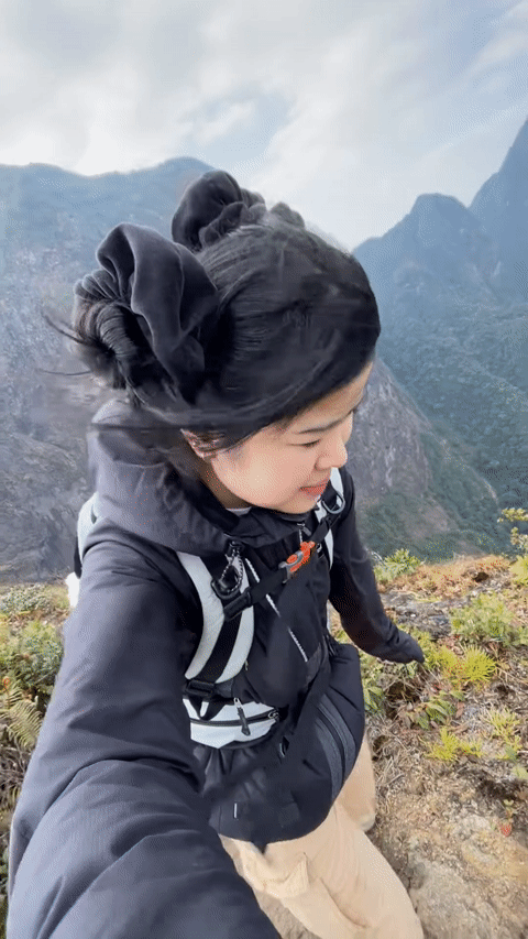 https://static-images.vnncdn.net/vps_images_publish/000001/000003/2026/10/13/mai-anh-vid1-2574.gif