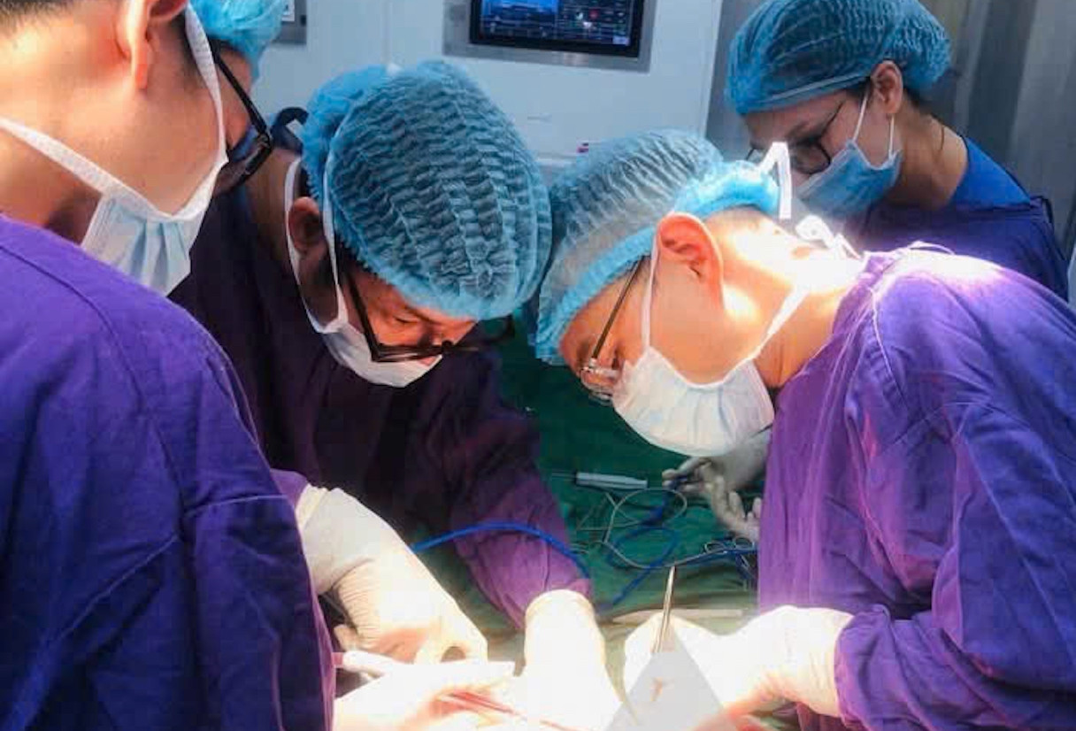 Người đàn ông mang khối u hiếm từ dấu hiệu 'sụt cân nhưng bụng ngày càng to'