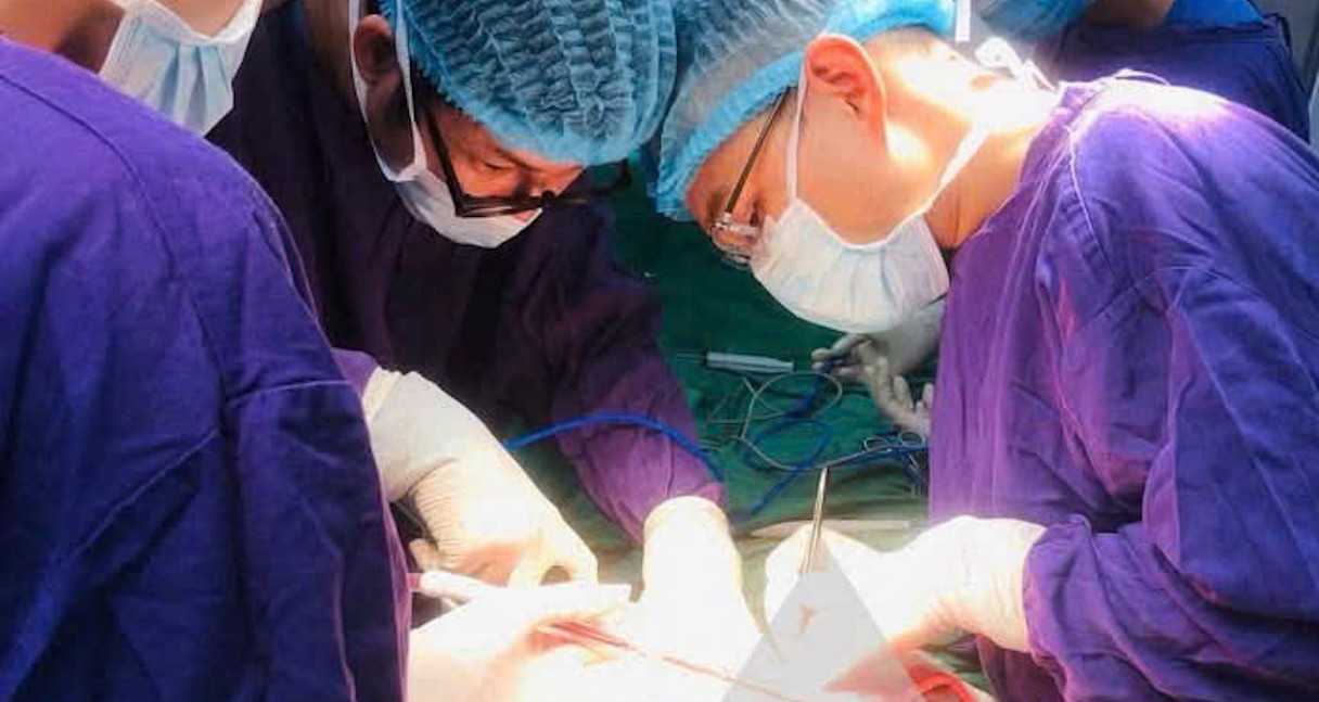 Người đàn ông mang khối u hiếm từ dấu hiệu "sụt cân nhưng bụng ngày càng to"