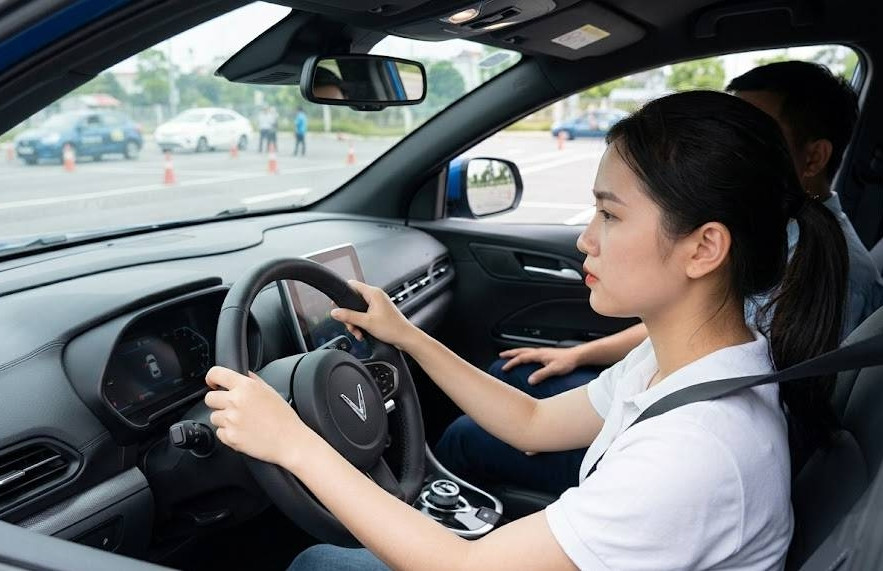 Vô lăng rung khi chạy nhanh, dấu hiệu nhỏ có thể báo lỗi nguy hiểm trên ô tô