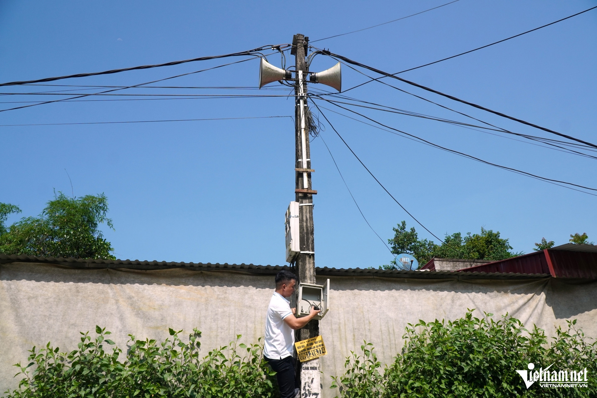 W-a2Những người đứng sau dịch.JPG.jpg