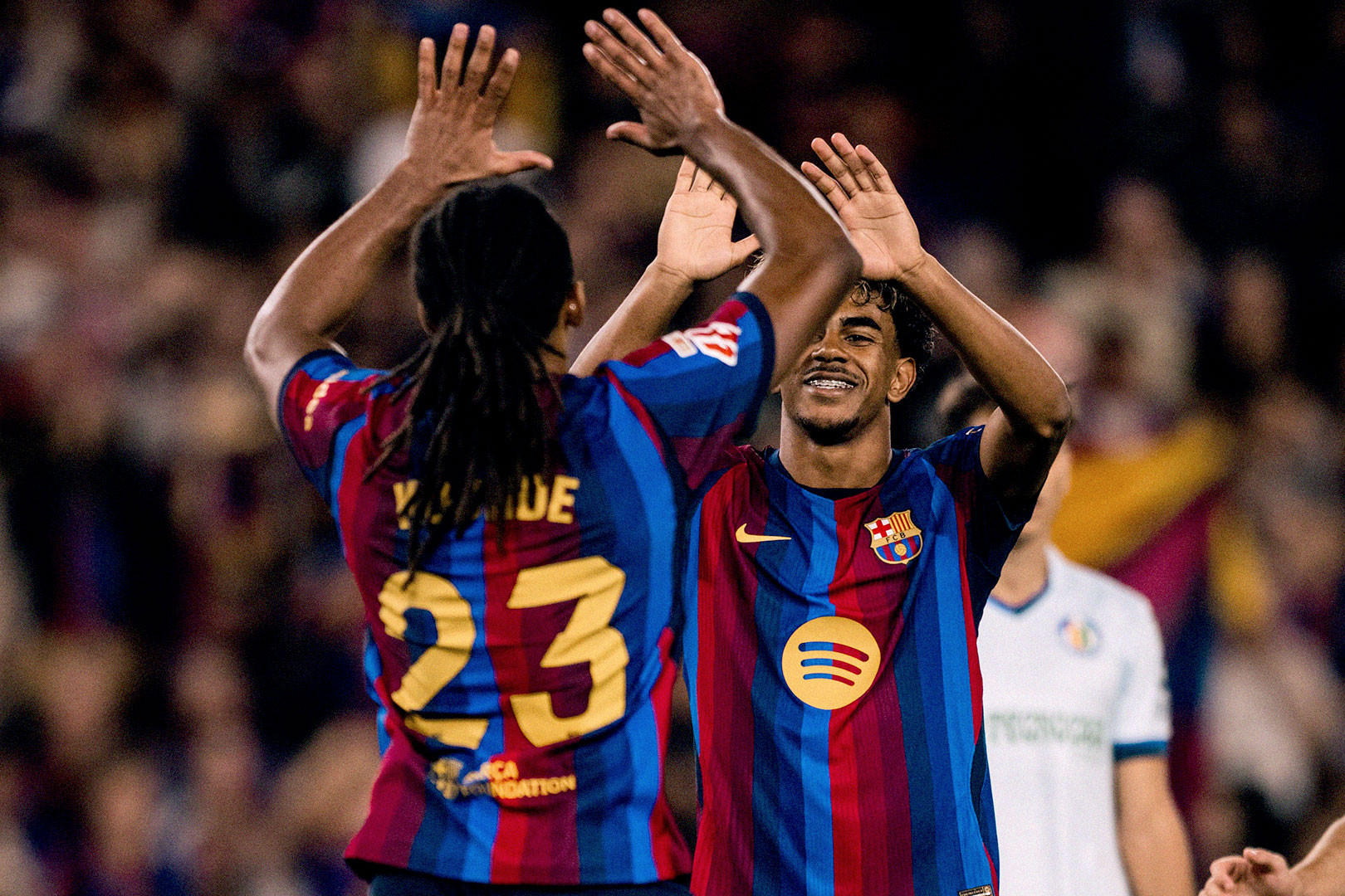 Yamal Kounde Barca.jpg