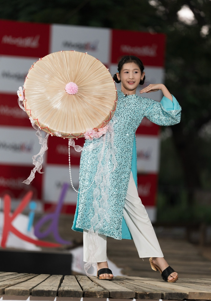 https://static-images.vnncdn.net/vps_images_publish/000001/000003/2026/10/14/batch-4-ta-lam-nhi-trong-thu-thach-catwalk-tap-4-model-kid-vietnam-2026-3977.jpg