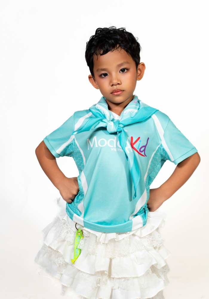 https://static-images.vnncdn.net/vps_images_publish/000001/000003/2026/10/14/batch-7-tran-ha-hieu-lam-doi-hlv-tyhd-top-15-model-kid-vietnam-2026-3972.jpg
