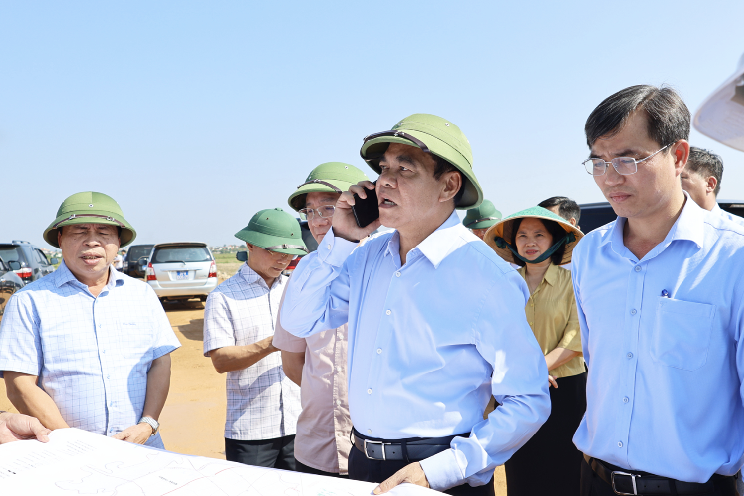 Chủ tịch Nghệ An gọi điện chấn chỉnh nhà thầu ngay tại công trường