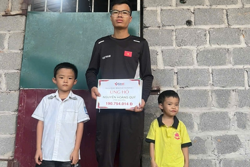 Được bạn đọc ủng hộ hơn 190 triệu đồng, 3 bố con anh Quý đã có tiền điều trị