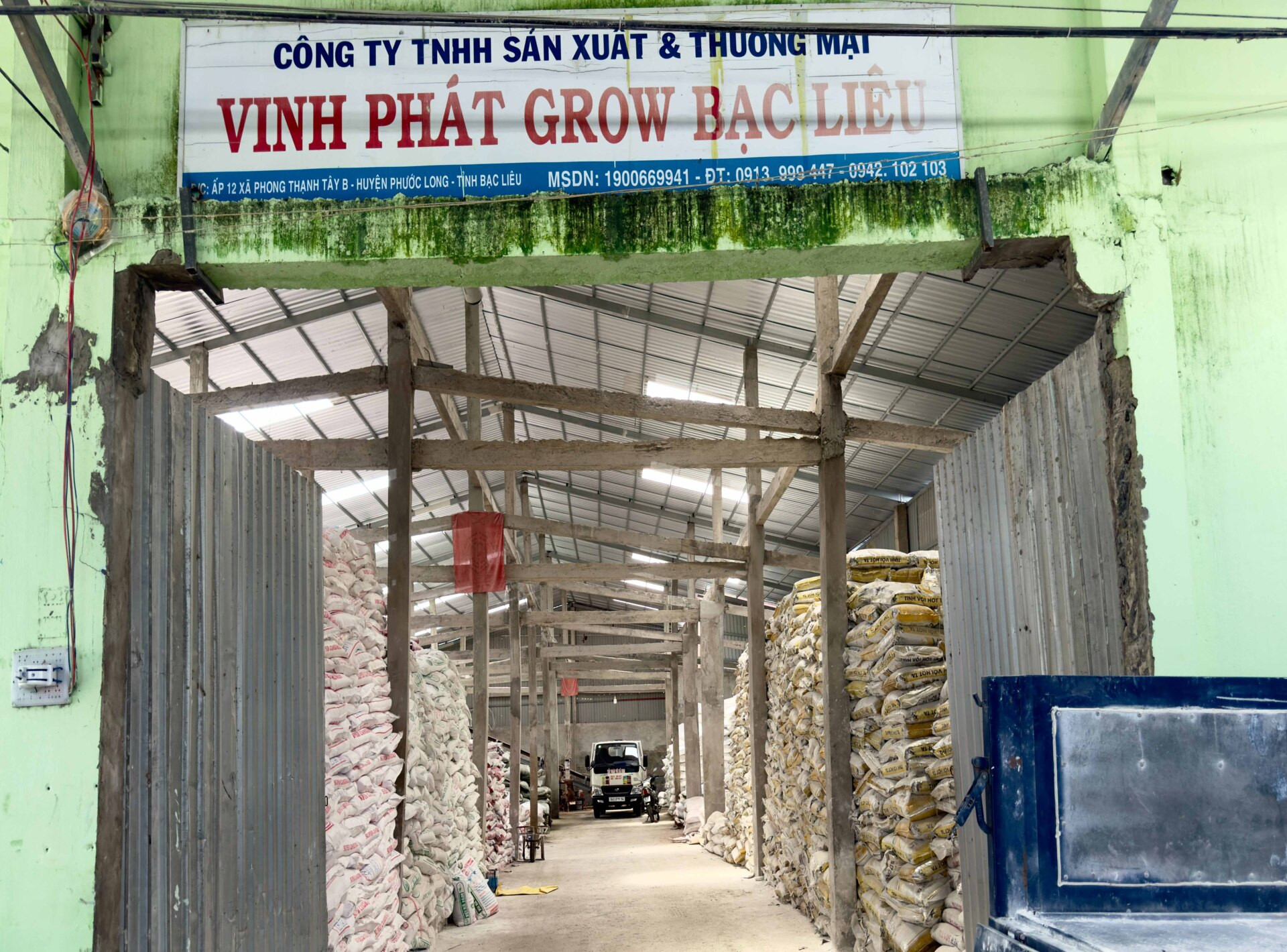 KHO CHỨA HÀNG VÀ NGUYÊN LIỆU (1).jpg