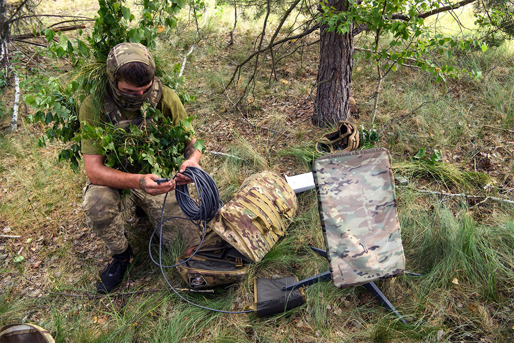 linh Ukraine dung Starlink o Chernihiv NurPhoto.jpg