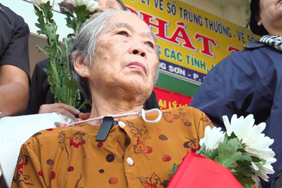 Mất cha và 4 anh trai trong chiến tranh, cụ bà 82 tuổi rưng rưng tiễn đưa 731 liệt sĩ