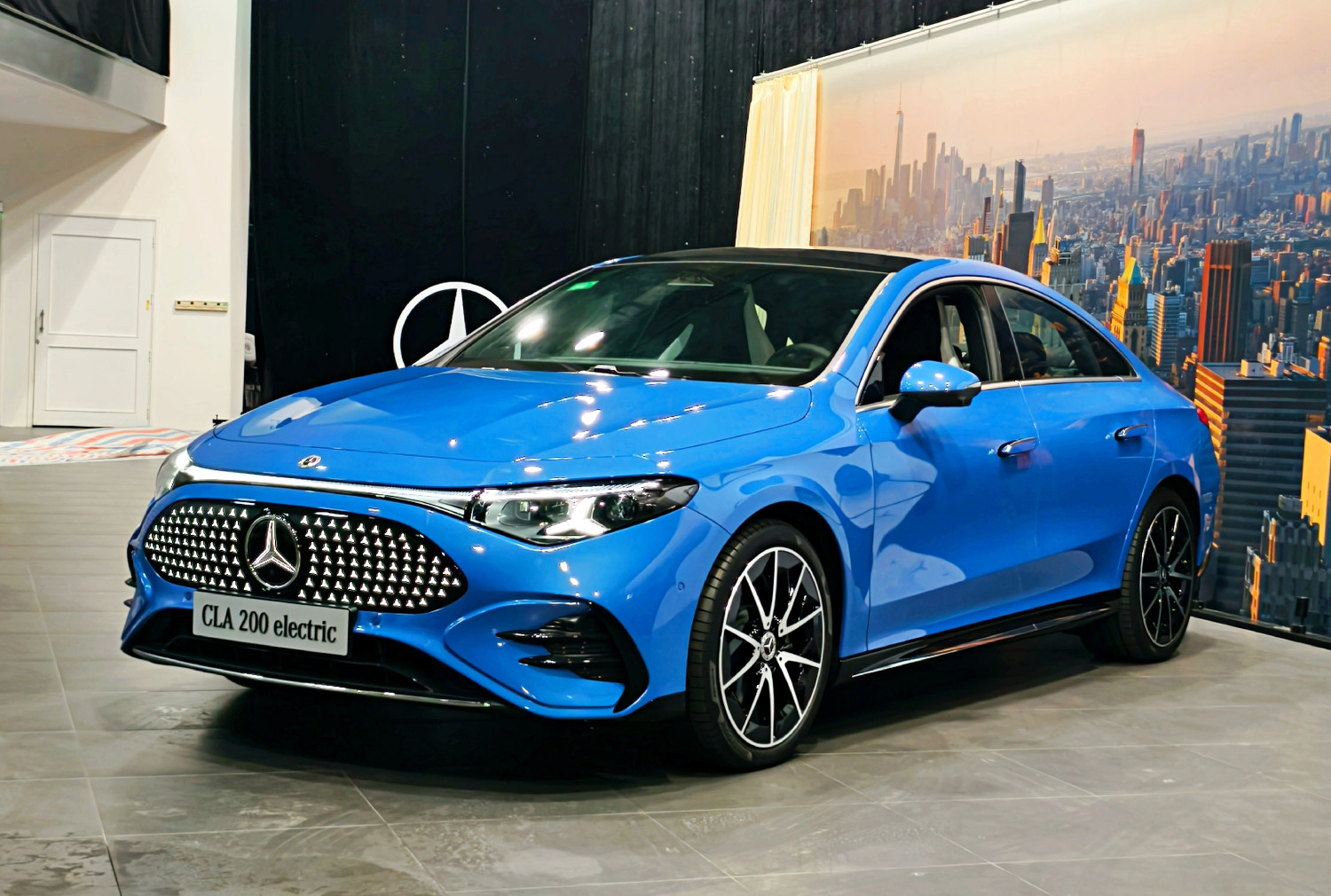 MB cla 200 electric.jpg