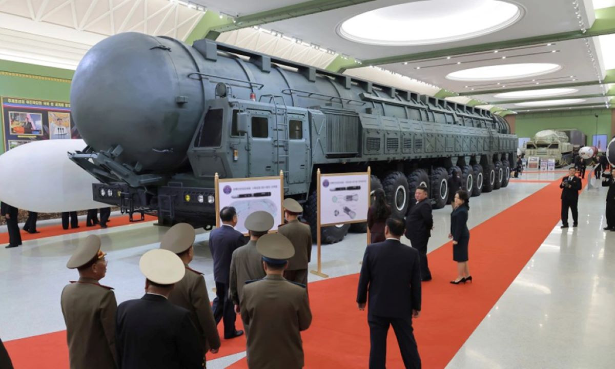 tên lửa Hwasong 20 Triều Tiên 4.jpg