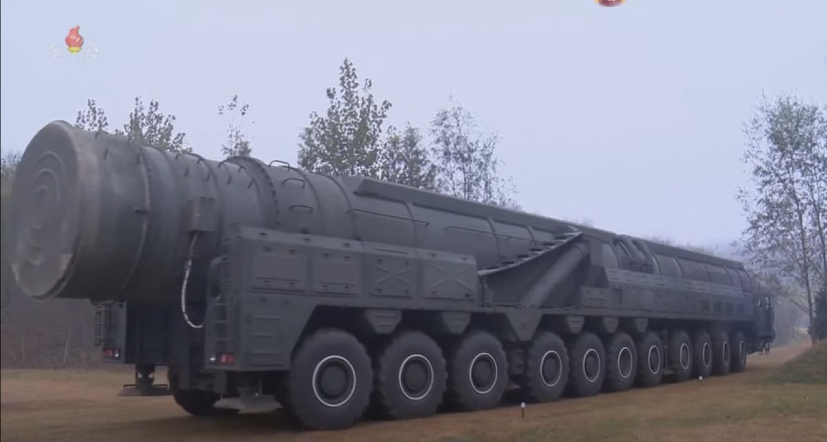tên lửa Hwasong 20 Triều Tiên 7.jpg