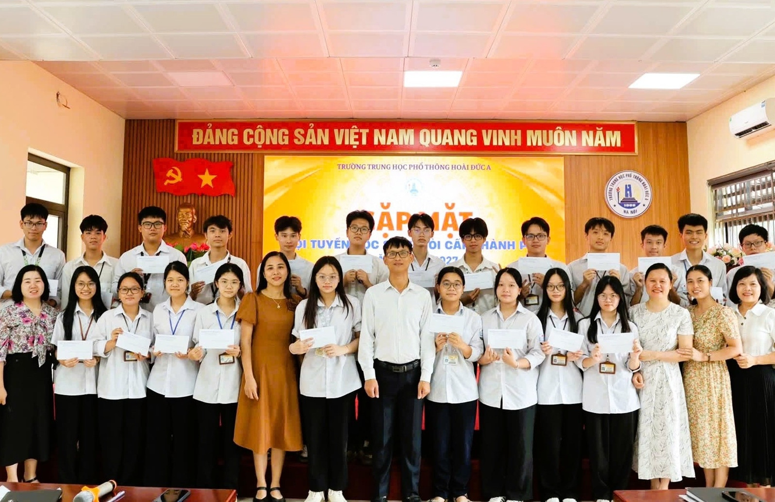 ‘Trường làng’ ở Hà Nội có 2 giải Nhất học sinh giỏi Toán, 1 thủ khoa thành phố