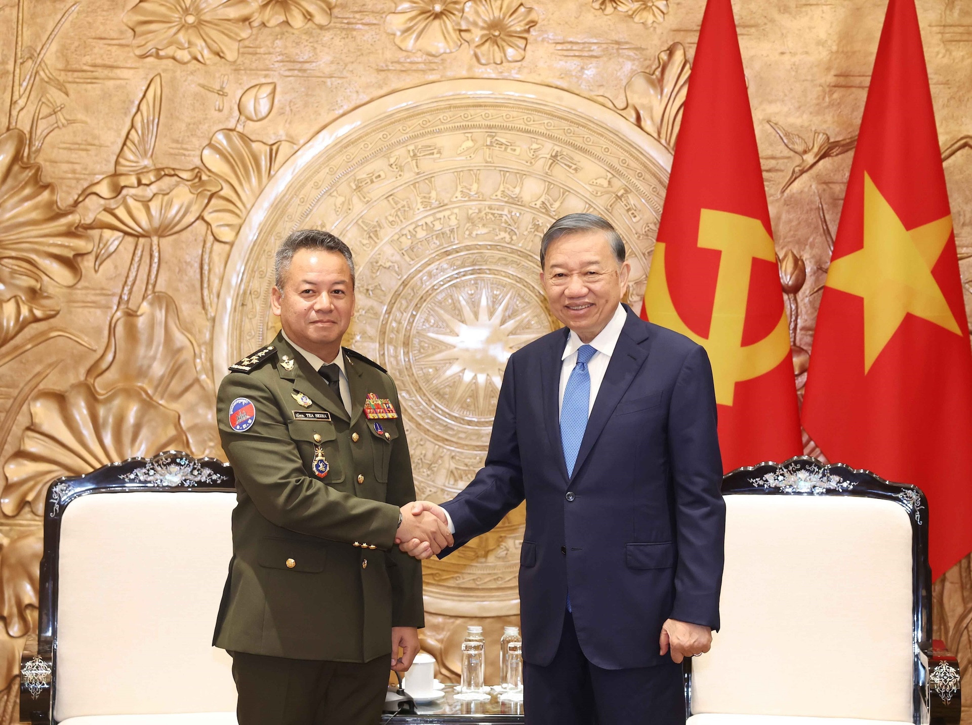 vna_potal_tong_bi_thu_chu_tich_nuoc_tiep_bo_truong_quoc_phong_campuchia_9087769.jpg