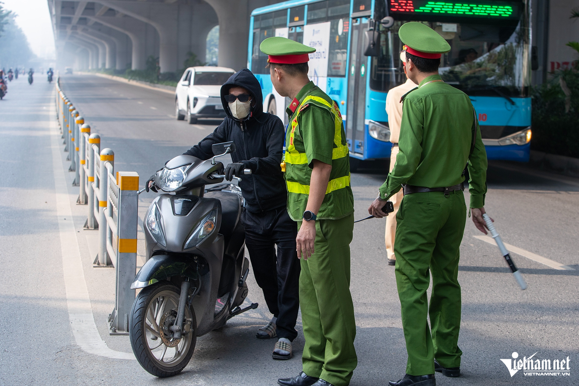 W-pham van dong 9 HIEU2829 sao chép.jpg