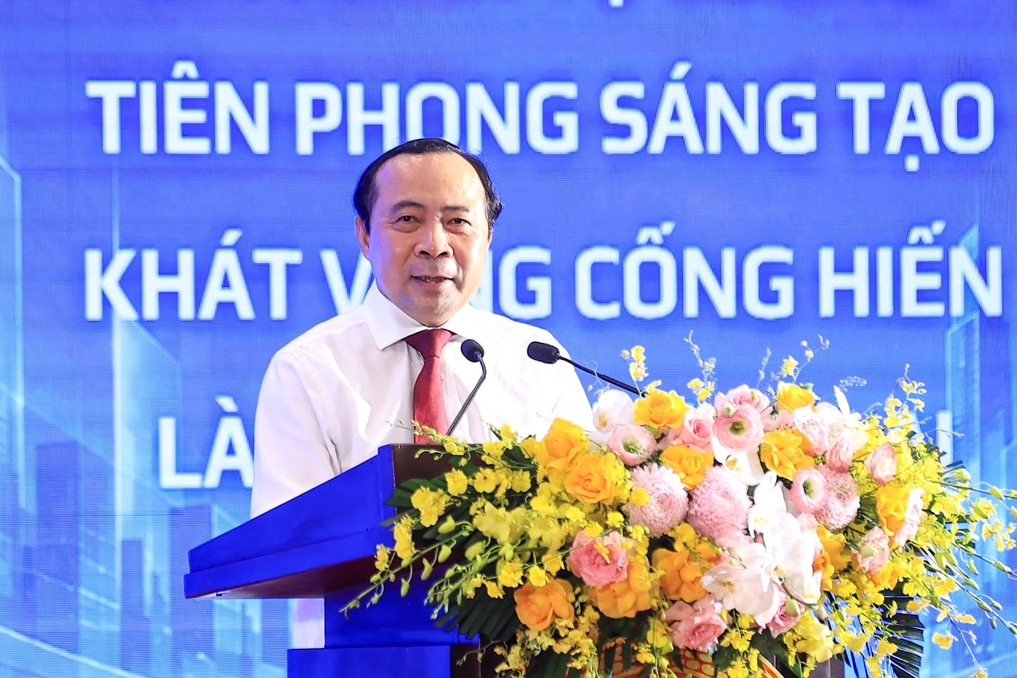 Bộ trưởng nhắn nhủ quy tắc 10.000 giờ để thành công