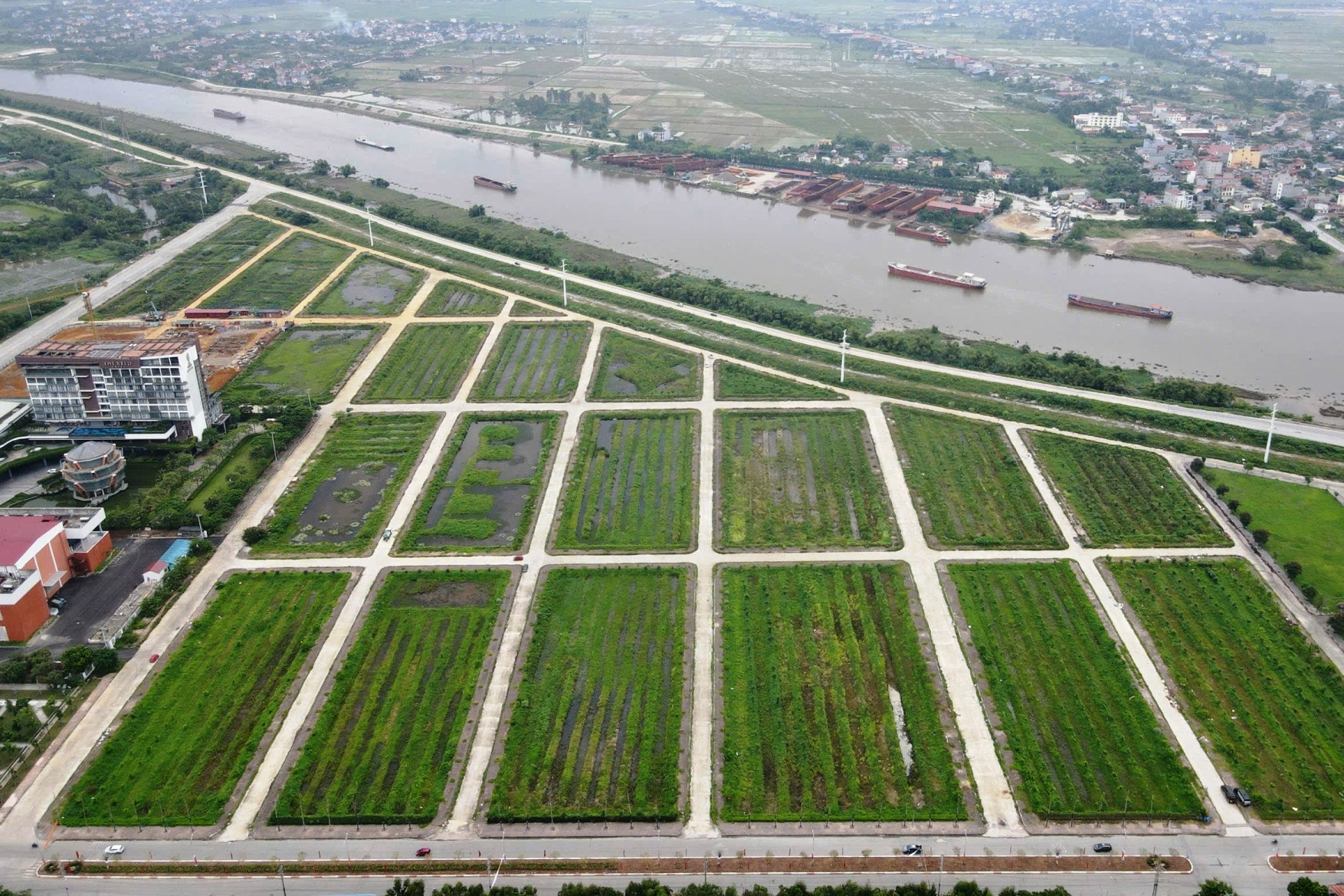 Cận cảnh khu 'đất vàng' ở Ninh Bình bỏ hoang cả thập kỷ, sắp được đấu giá