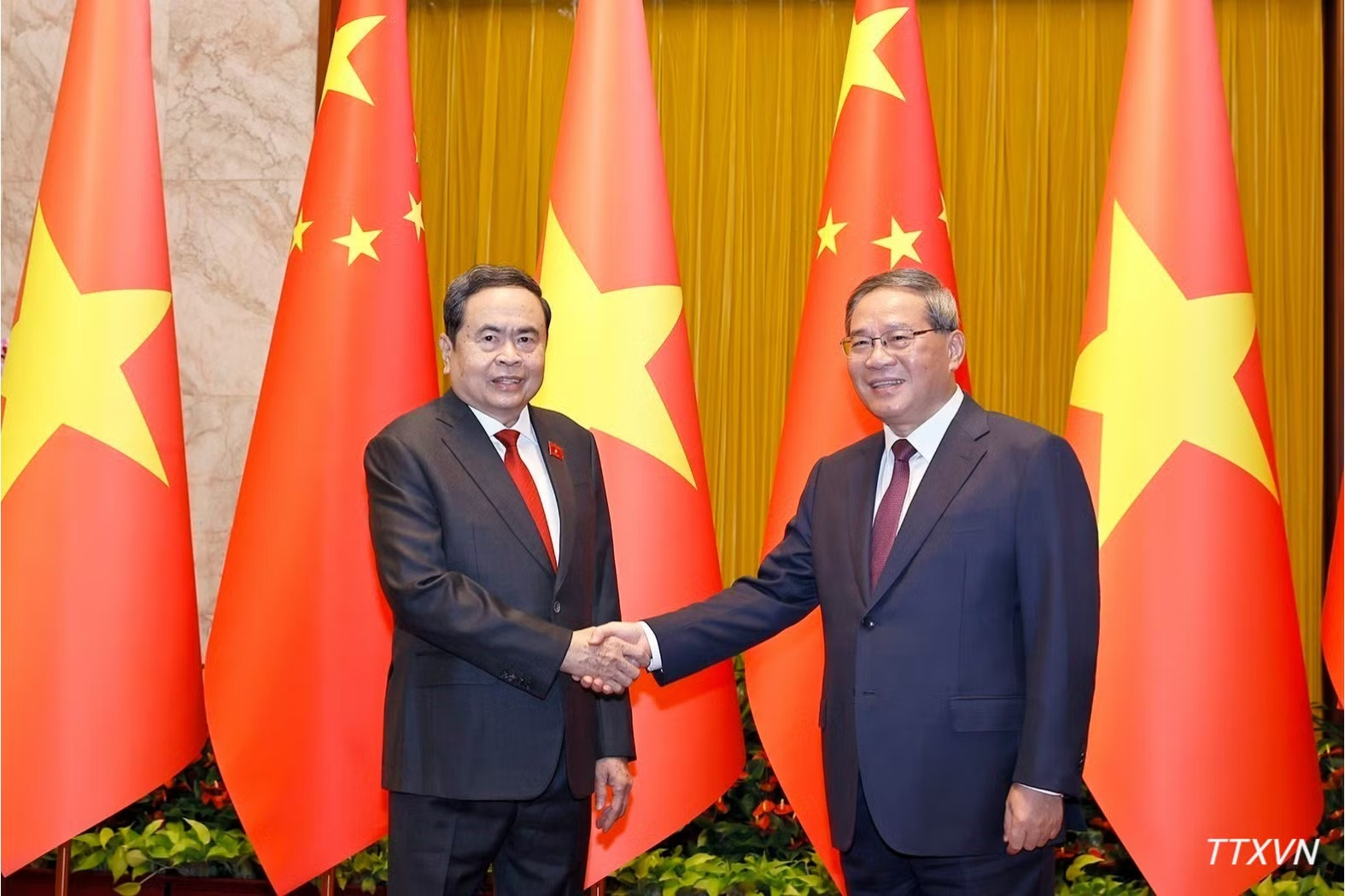 https://static-images.vnncdn.net/vps_images_publish/000001/000003/2026/10/15/chu-tich-quoc-hoi-tran-thanh-man-hoi-kien-thu-tuong-trung-quoc-ly-cuong-1772.jpg