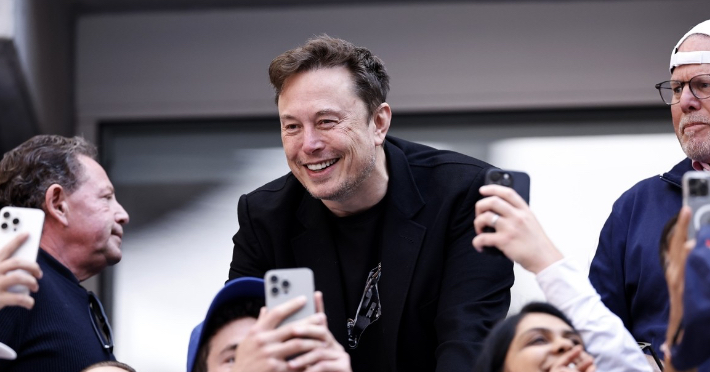 Elon Musk: AI, robot có thể mở ra thời đại dư dả, tiền bạc không còn quan trọng