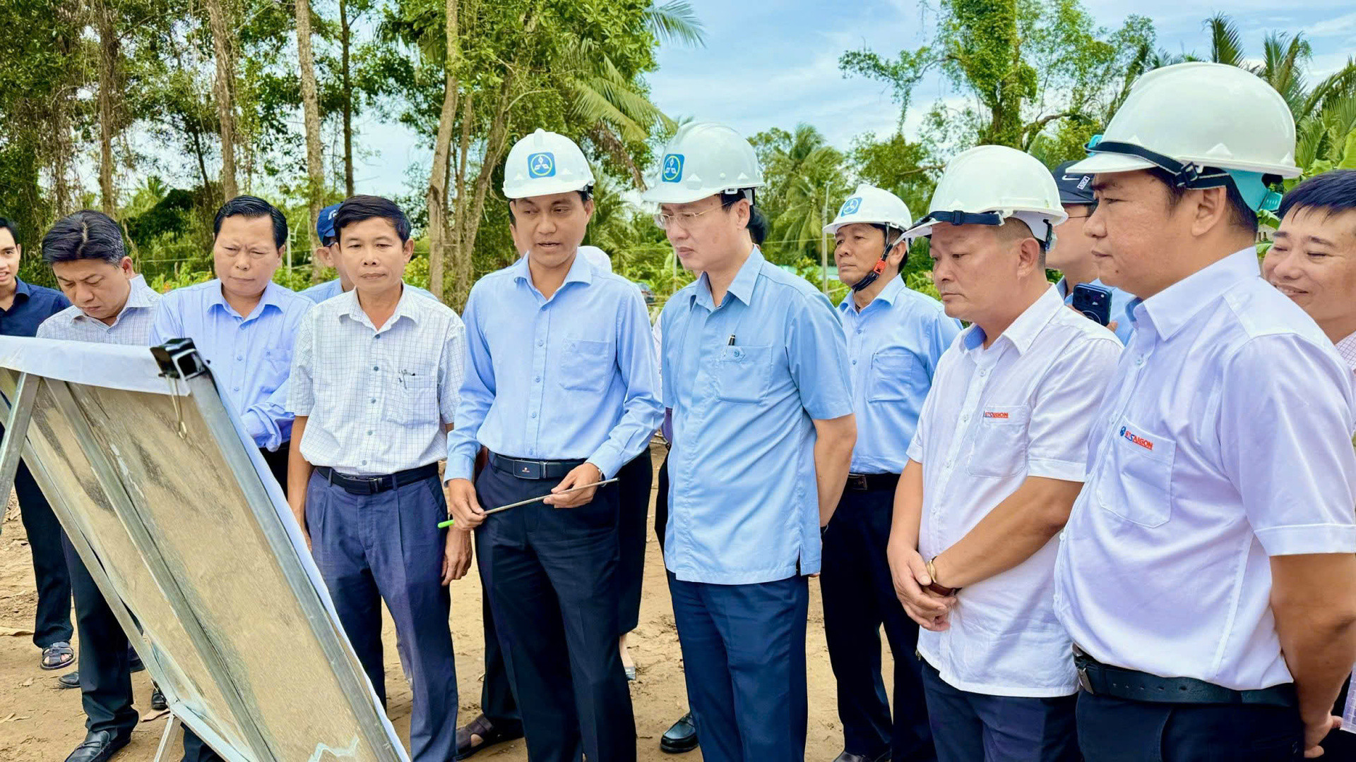 Hình 1 VinhLong02.jpg