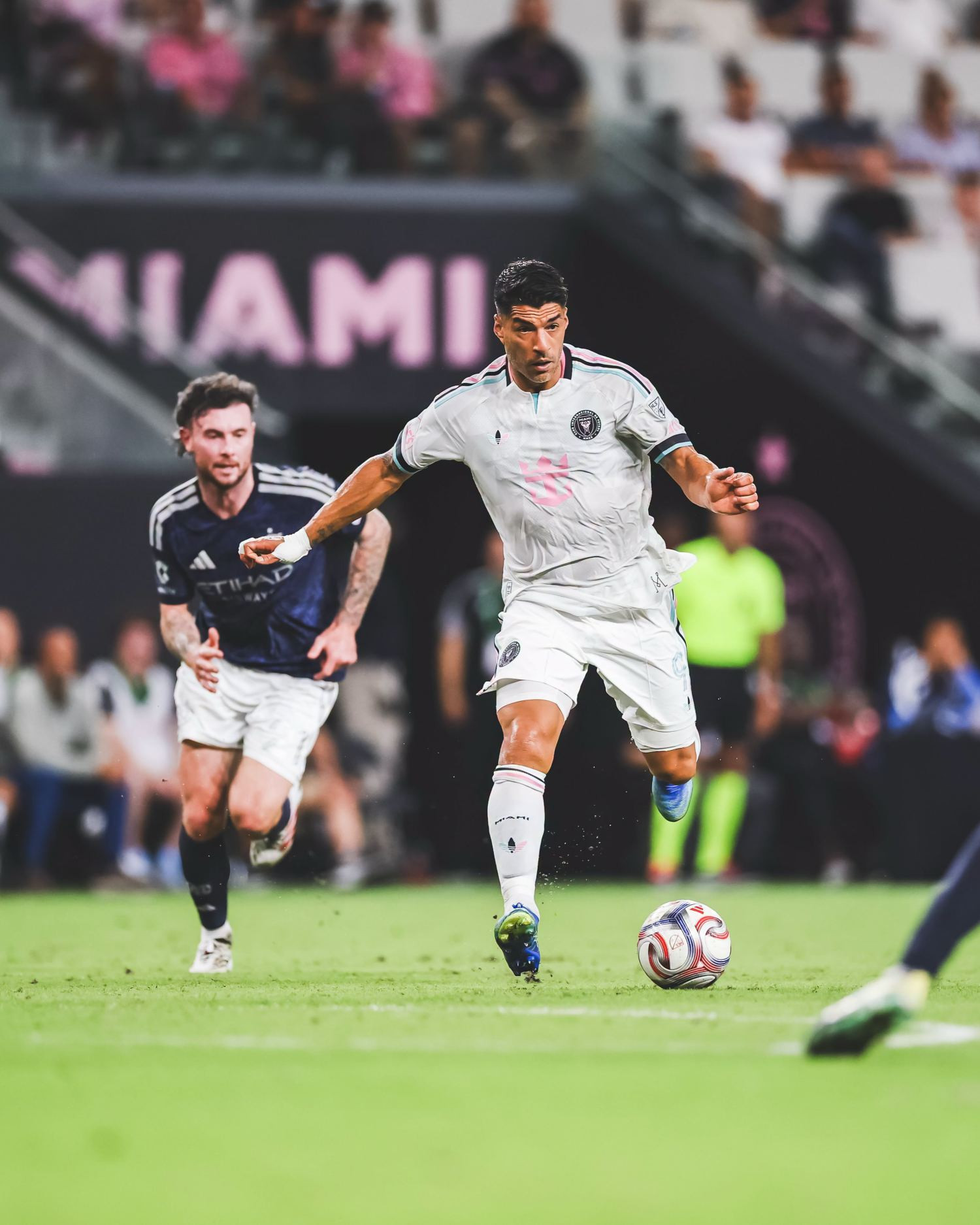https://static-images.vnncdn.net/vps_images_publish/000001/000003/2026/10/15/inter-miami-272.jpeg