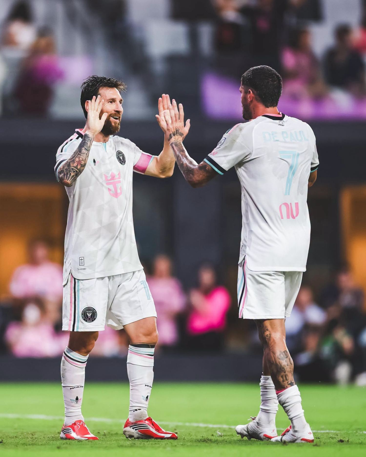 https://static-images.vnncdn.net/vps_images_publish/000001/000003/2026/10/15/inter-miami-3-271.jpeg