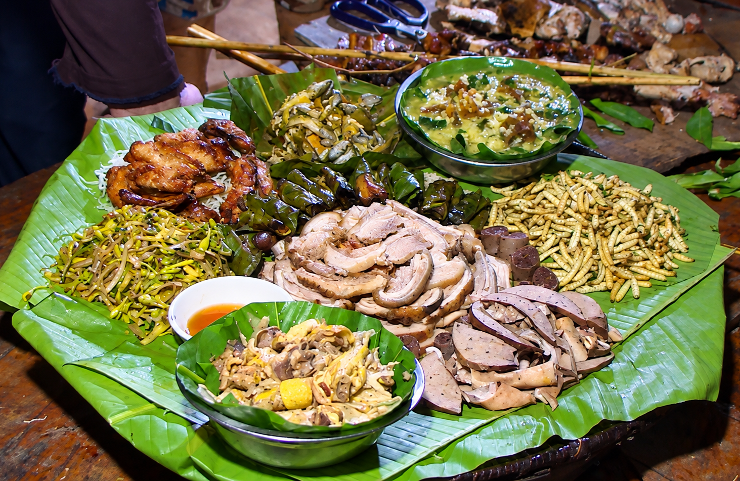 Mâm cỗ ở địa phương nào Việt Nam 'tiết kiệm bát đĩa', ăn xong dọn dẹp nhàn tênh?