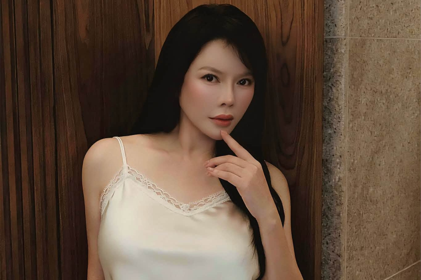 Người đẹp Lý Nhã Kỳ gợi cảm, ca sĩ Mỹ Tâm tươi trẻ tuổi U50