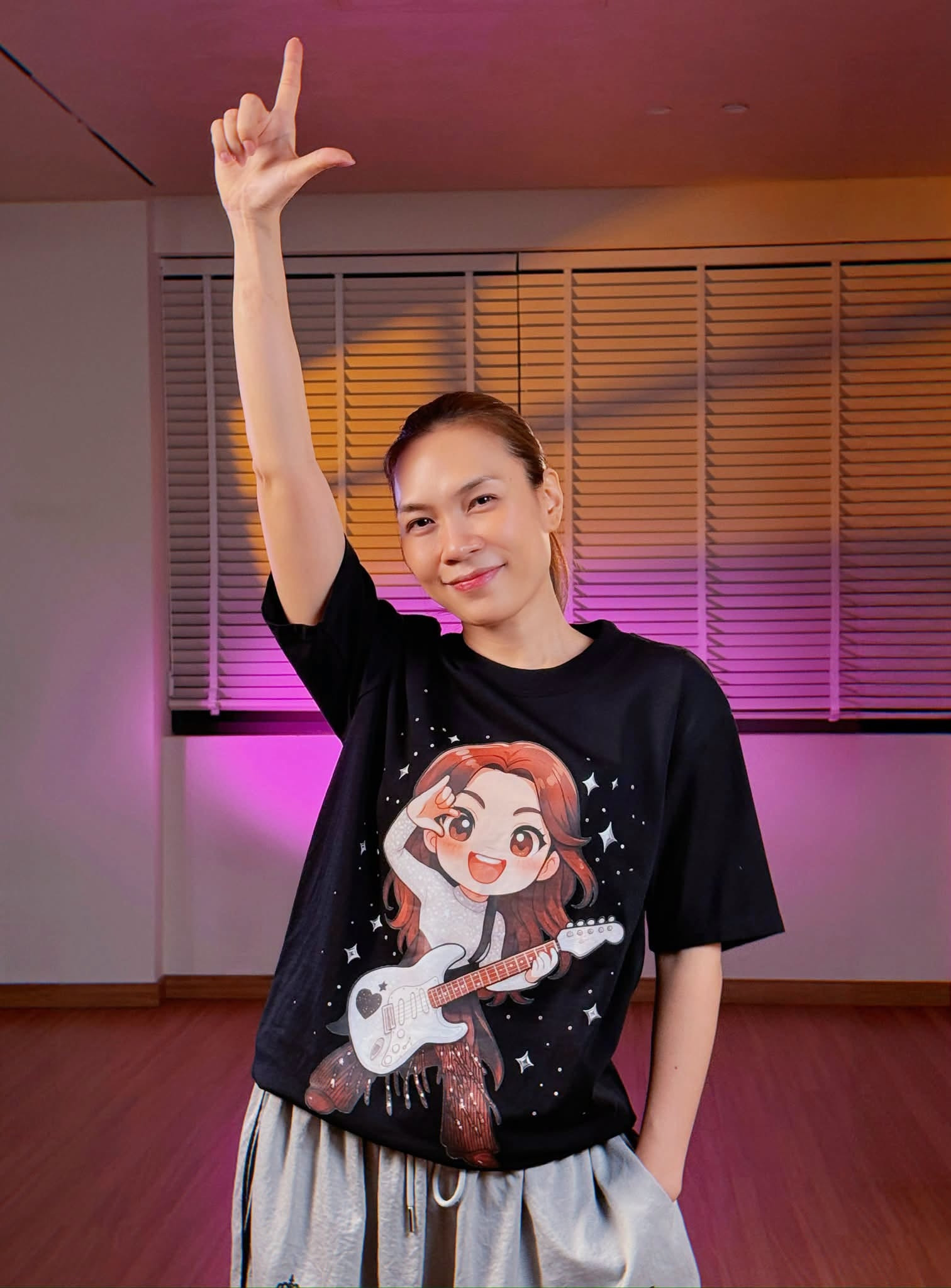https://static-images.vnncdn.net/vps_images_publish/000001/000003/2026/10/15/nguoi-dep-ly-nha-ky-goi-cam-ca-si-my-tam-tuoi-tre-tuoi-u50-2505.jpg