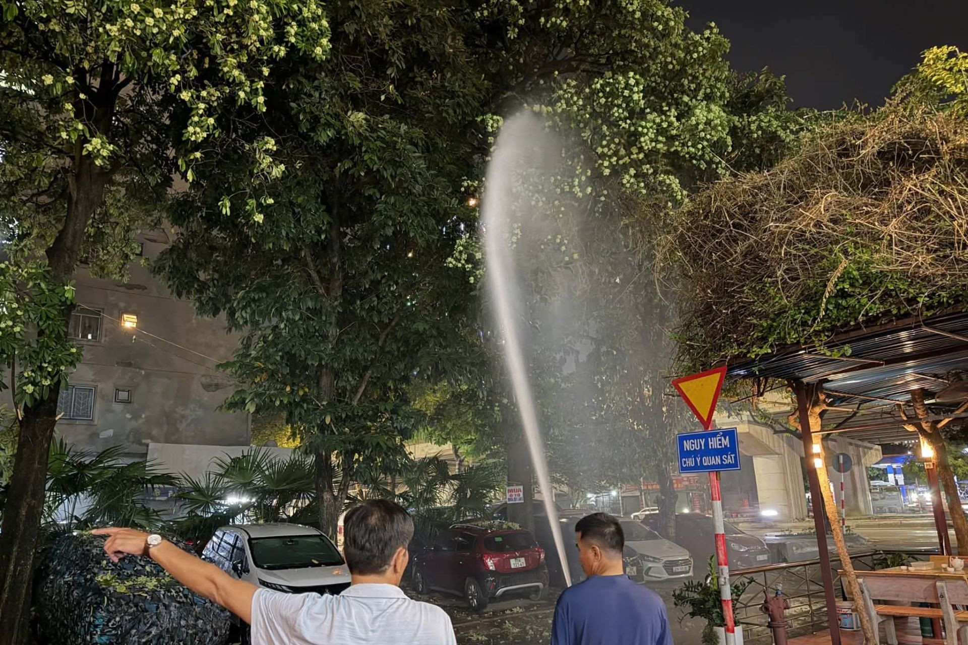 Người Hà Nội 'trăm phương nghìn kế' để ngăn mùi hoa sữa